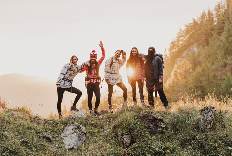 UNITED WE HIKE JACK WOLFSKIN