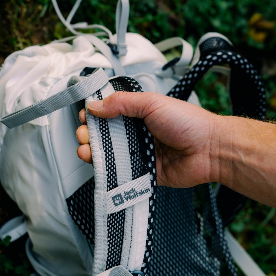 Packs with ventilation